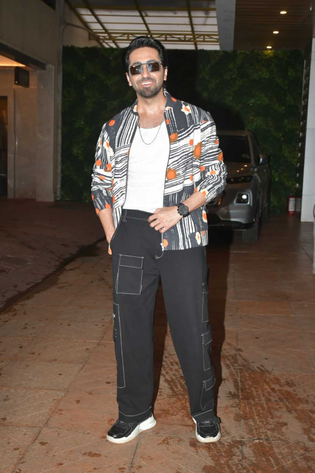 Ayushmann Khurrana posed for the paparazzi as he promoted Dream Girl 2
